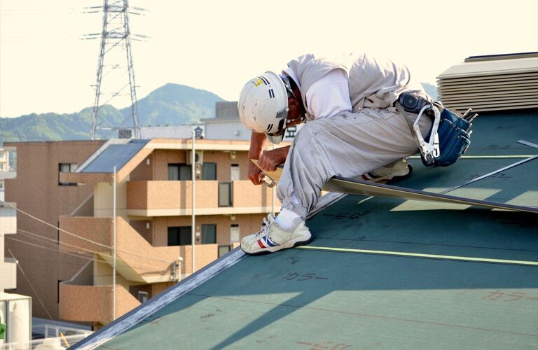 雨漏りを防ぐ施工で安心できる暮らしを | 東京で防水工事なら屋根や屋上を施工する株式会社インルーフ